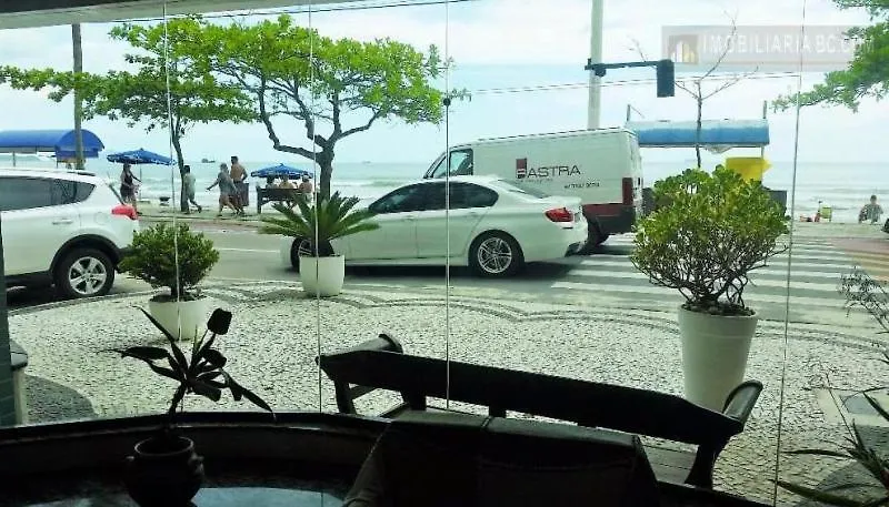 Kitnet Em Predio Beira Mar Com Garagem, Wi-Fi E Tv A Cabo Apartman Balneário Camboriú 0*,  Brazília