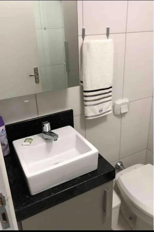 Kitnet Em Predio Beira Mar Com Garagem, Wi-Fi E Tv A Cabo Apartman Balneário Camboriú Brazília