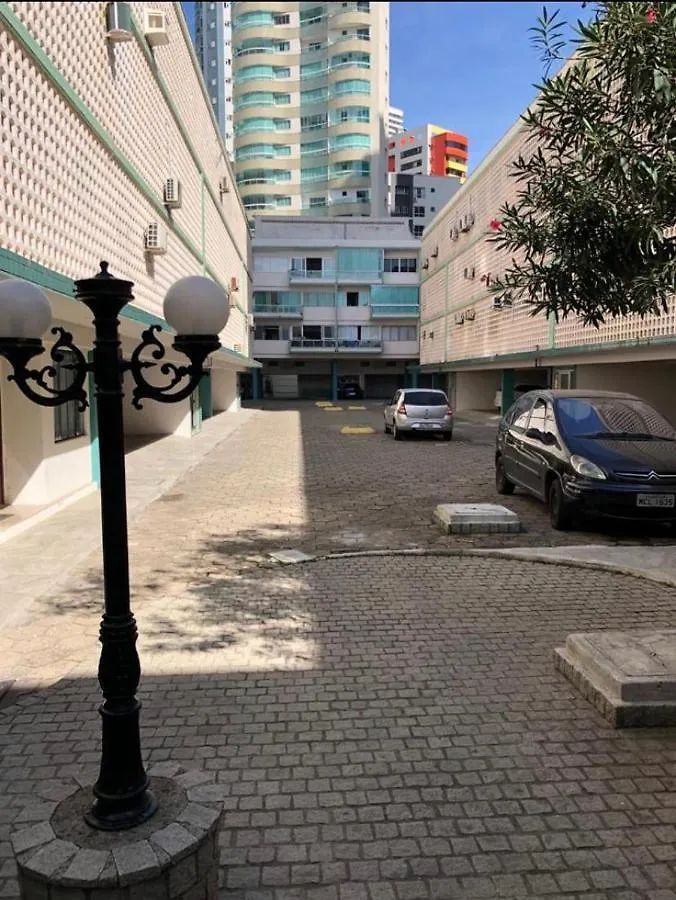 Kitnet Em Predio Beira Mar Com Garagem, Wi-Fi E Tv A Cabo Apartman Balneário Camboriú